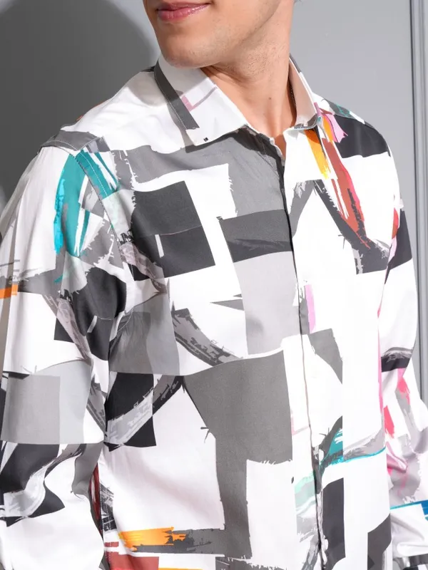 Locomotive Men White Printed Slim Fit Casual Shirt