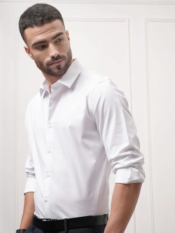 Locomotive Premium Men White Solid Slim Fit Casual Shirt