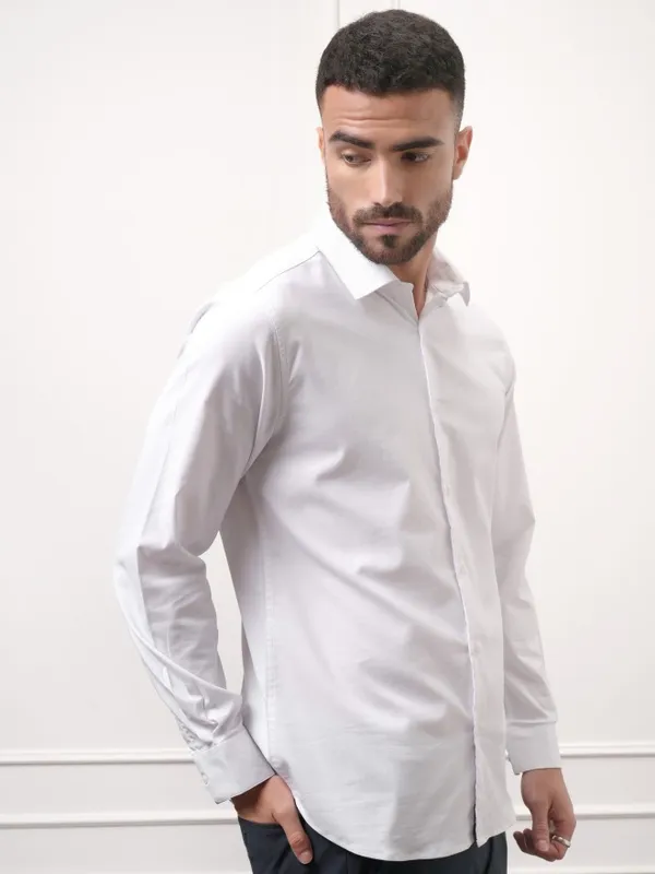 Locomotive Premium Men White Solid Slim Fit Casual Shirt