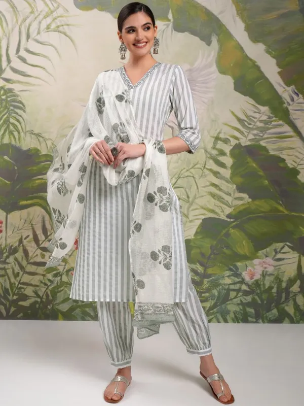Women Kurta With Trousers & Dupatta