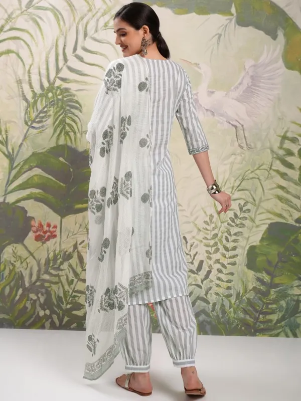 Women Kurta With Trousers & Dupatta