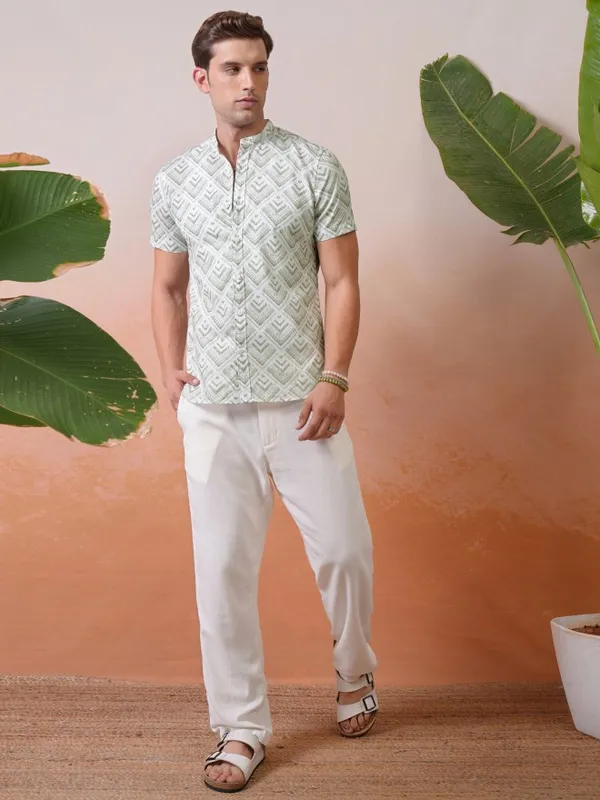 Locomotive Premium Men Green Printed Mandarin Collar Relaxed Shirt