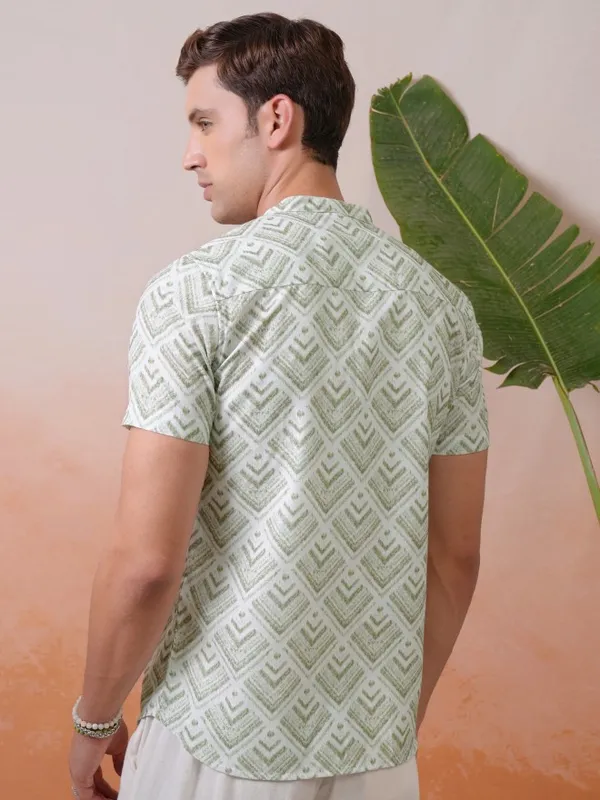 Locomotive Premium Men Green Printed Mandarin Collar Relaxed Shirt