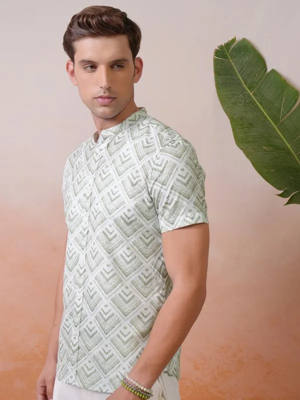 Locomotive Premium Men Green Printed Mandarin Collar Relaxed Shirt