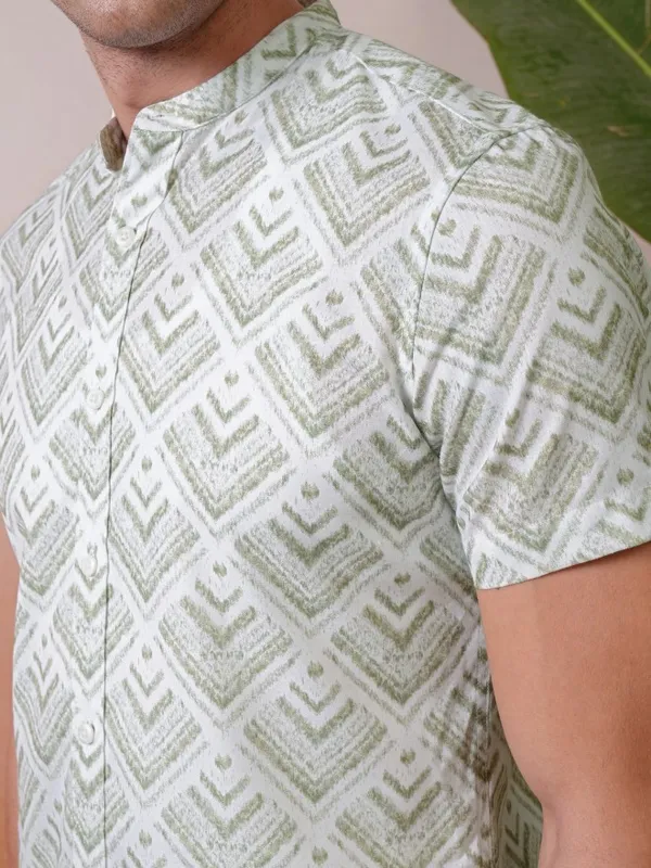 Locomotive Premium Men Green Printed Mandarin Collar Relaxed Shirt