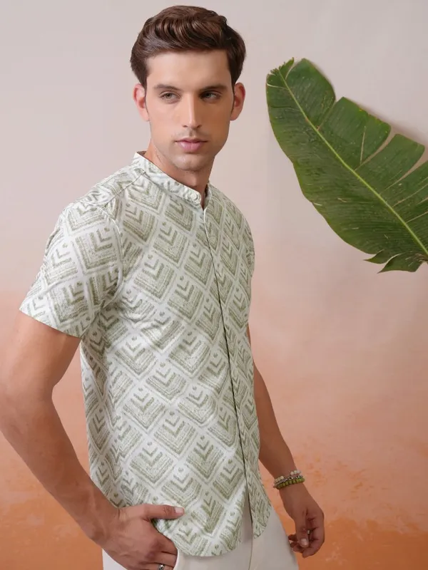 Locomotive Premium Men Green Printed Mandarin Collar Relaxed Shirt