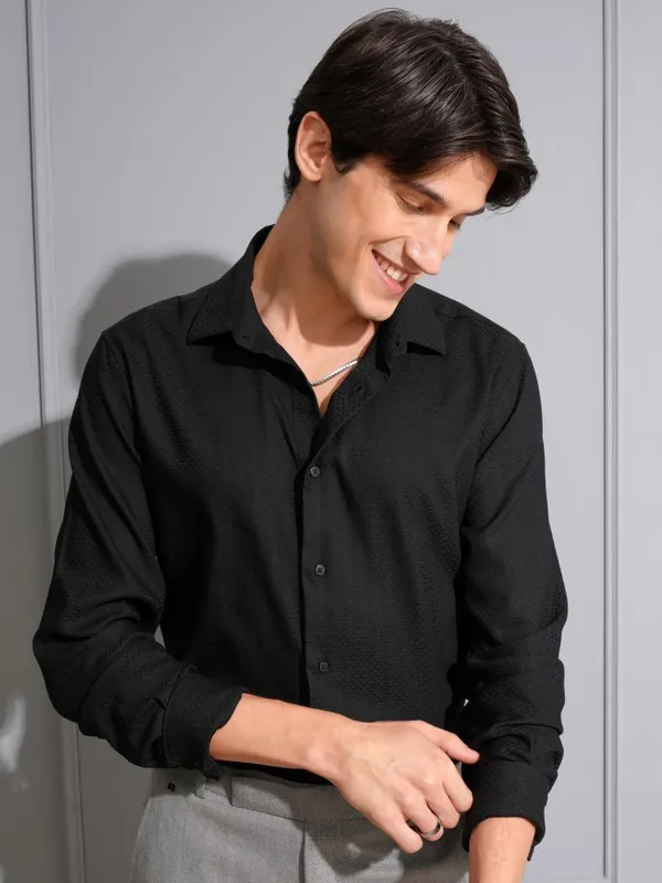Locomotive Men Black Textured Slim Fit Casual Shirt
