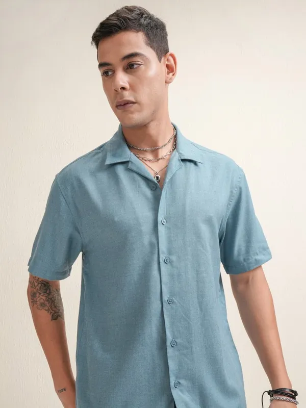 Locomotive Premium Men Blue Solid Relaxed Fit Casual Shirt