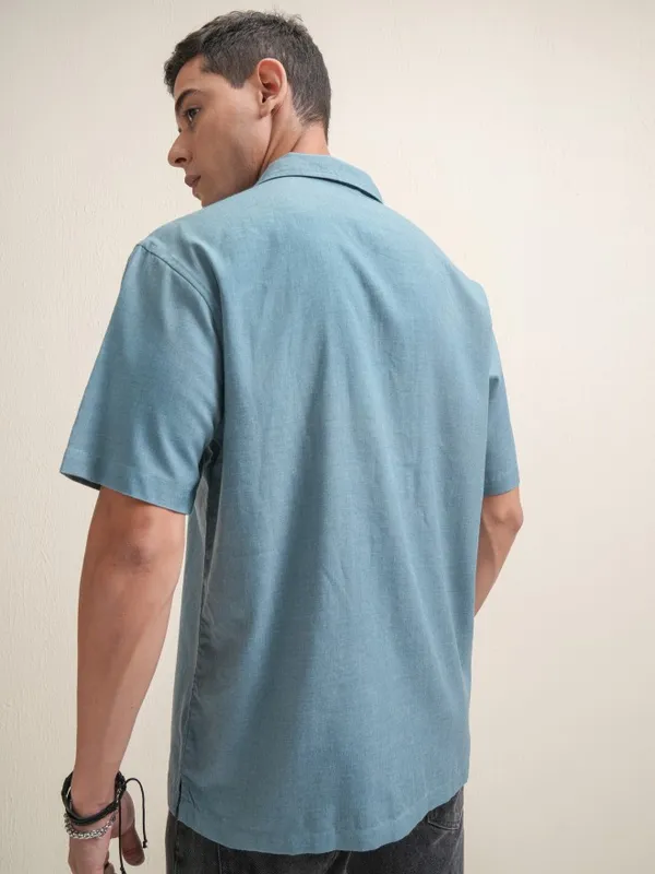 Locomotive Premium Men Blue Solid Relaxed Fit Casual Shirt