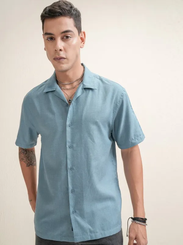 Locomotive Premium Men Blue Solid Relaxed Fit Casual Shirt