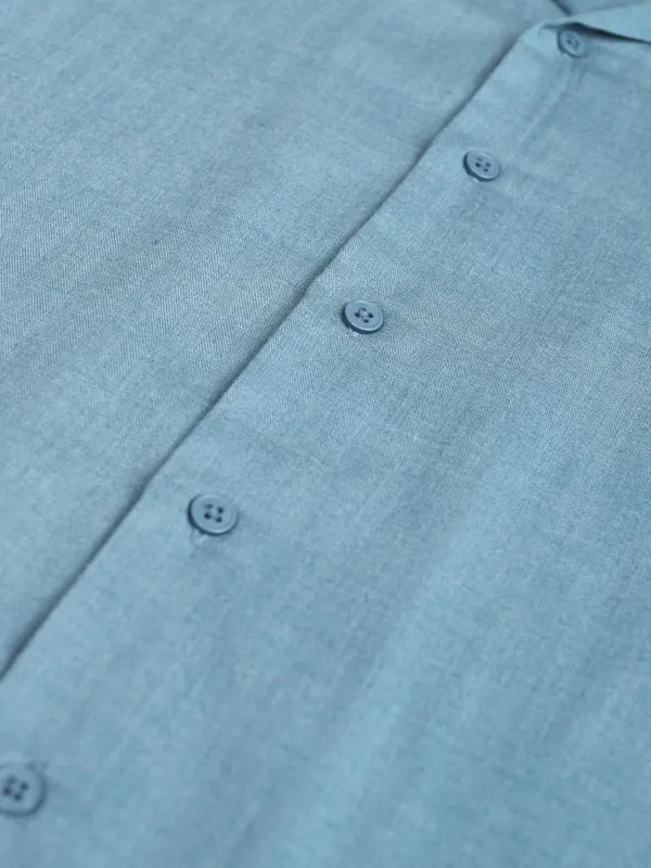 Locomotive Premium Men Blue Solid Relaxed Fit Casual Shirt