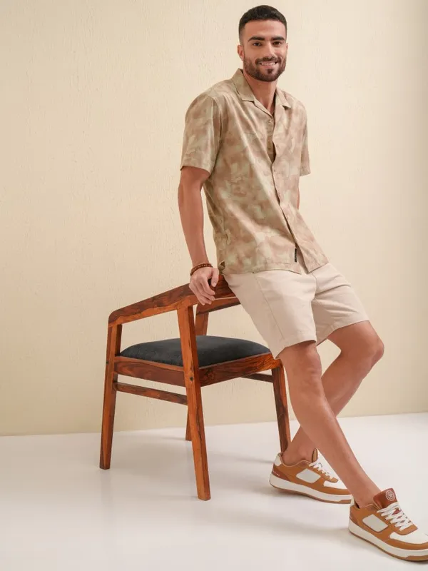 Locomotive Men Peach Printed Relaxed Fit Casual Shirt