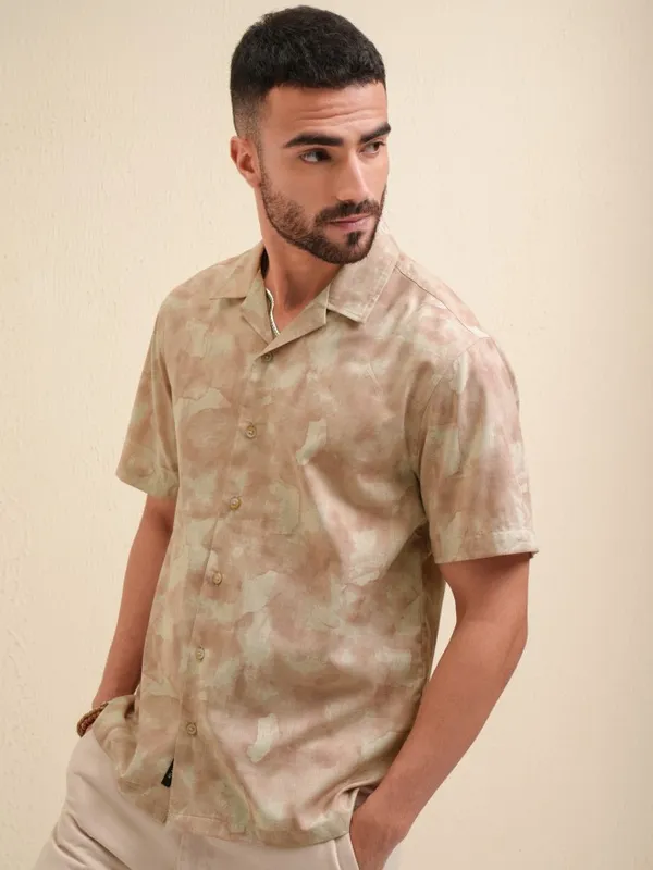 Locomotive Men Peach Printed Relaxed Fit Casual Shirt