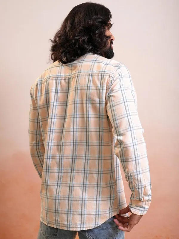 Locomotive Men Peach Checked Regular Fit Casual Shirt