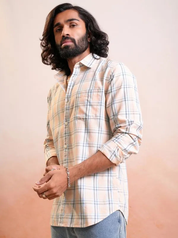 Locomotive Men Peach Checked Regular Fit Casual Shirt