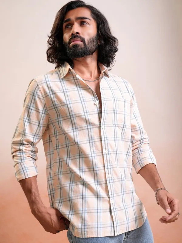 Locomotive Men Peach Checked Regular Fit Casual Shirt