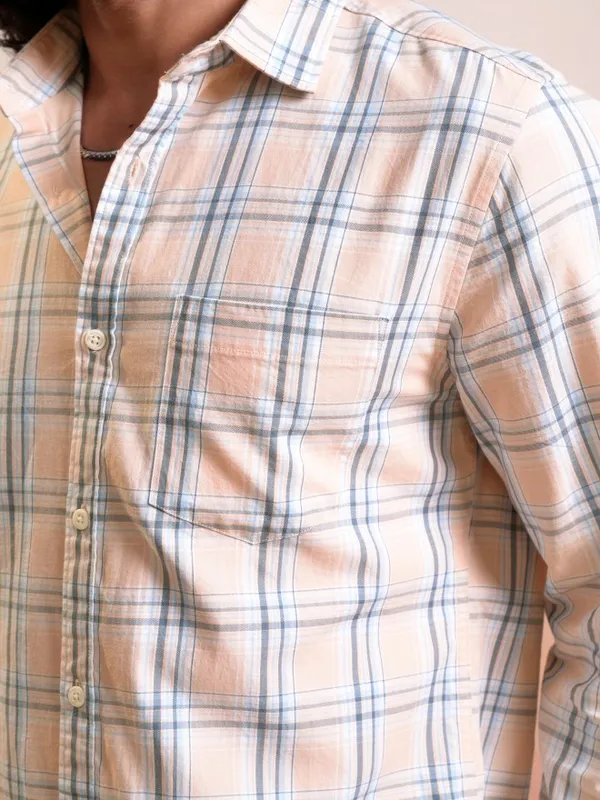 Locomotive Men Peach Checked Regular Fit Casual Shirt