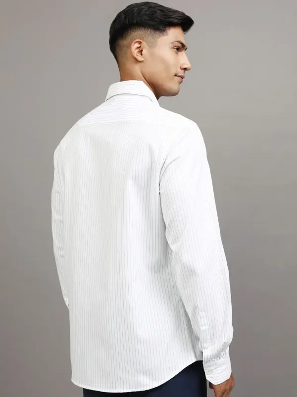 Locomotive Men White Striped Slim Fit Casual Shirt