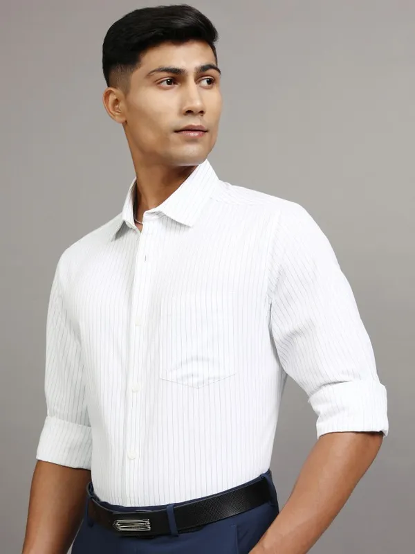 Locomotive Men White Striped Slim Fit Casual Shirt