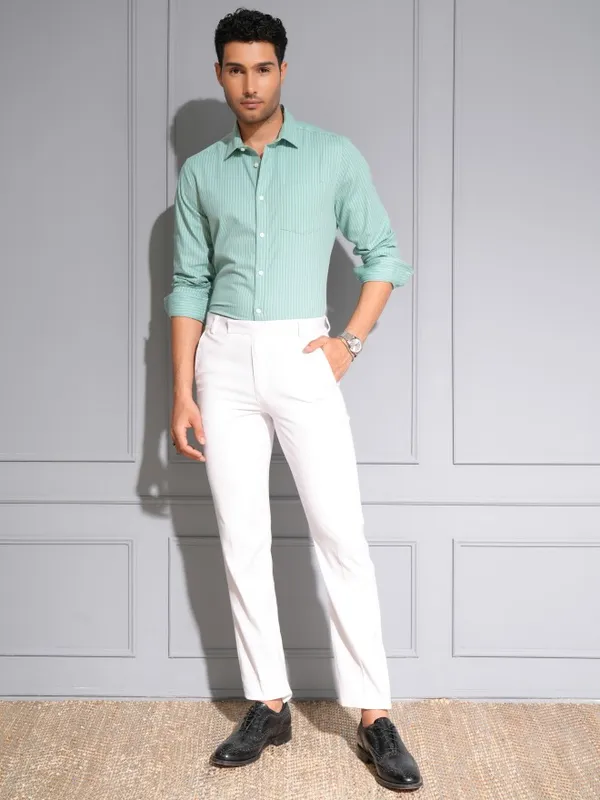 Locomotive Men Blue Striped Slim Fit Casual Shirt