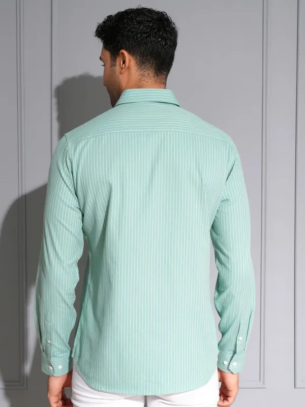 Locomotive Men Blue Striped Slim Fit Casual Shirt