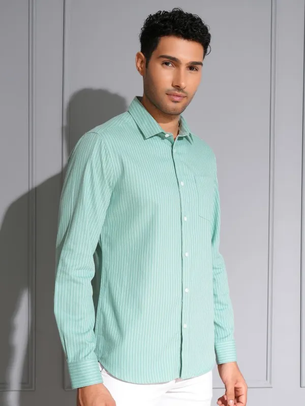 Locomotive Men Blue Striped Slim Fit Casual Shirt