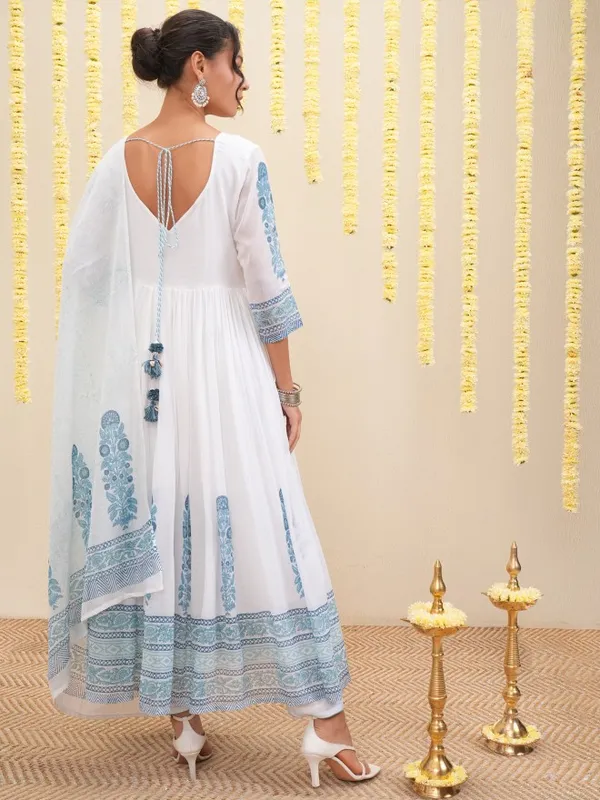 Women Kurta With Trousers & Dupatta