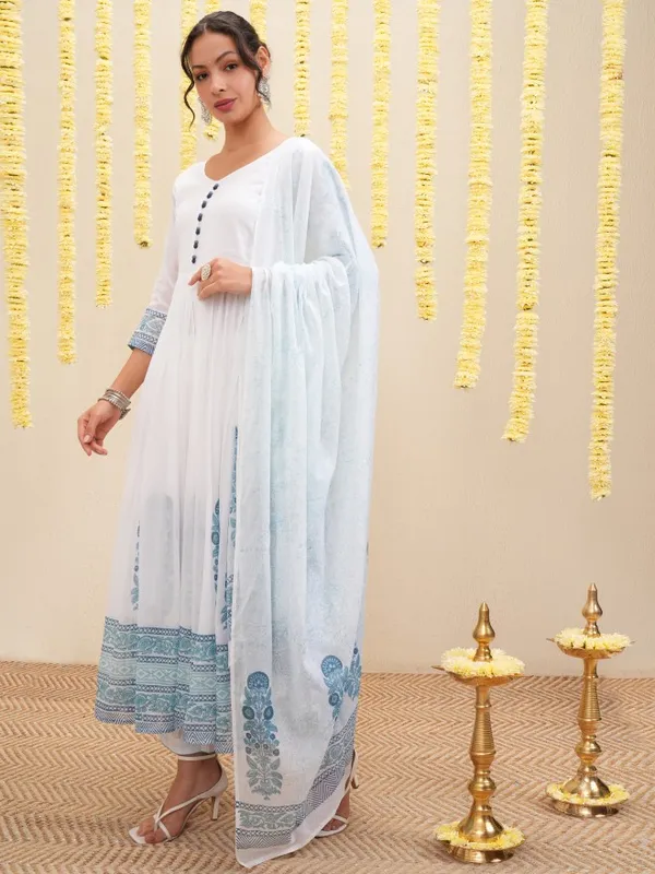 Women Kurta With Trousers & Dupatta