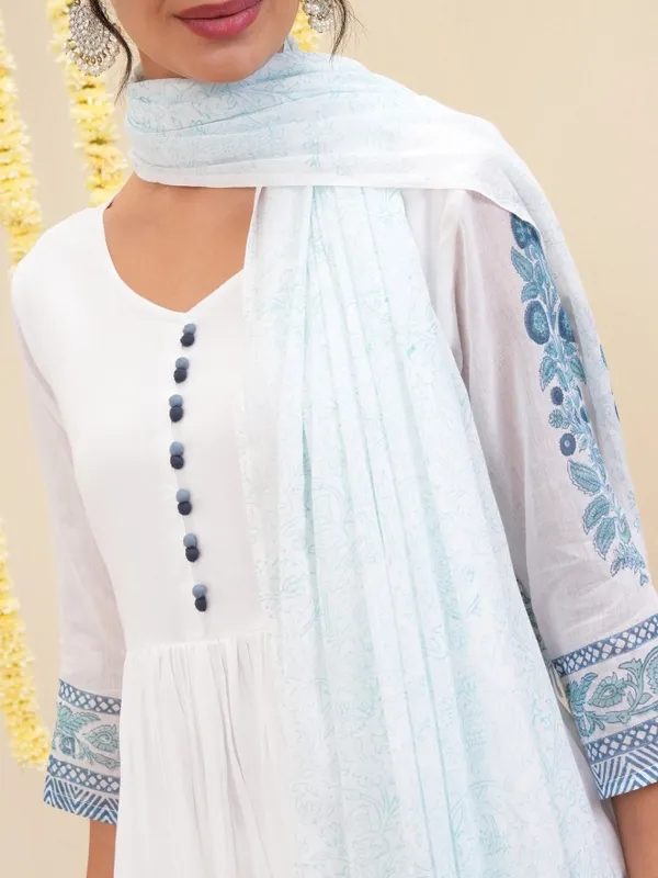 Women Kurta With Trousers & Dupatta