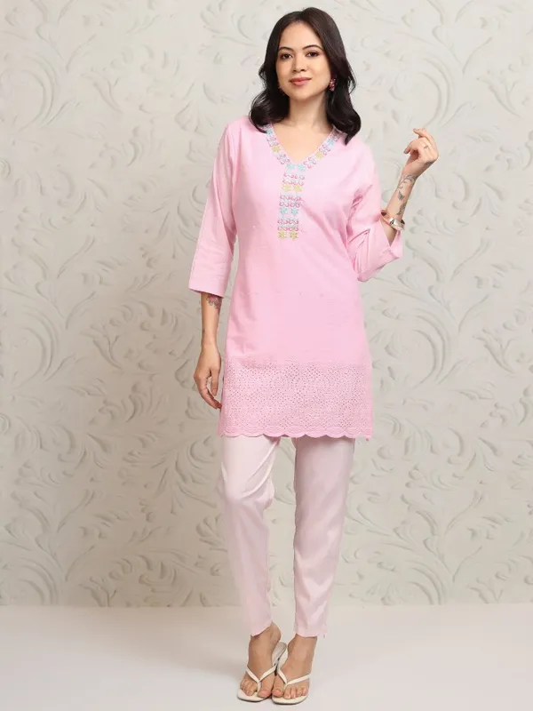 Vishudh Women Pink Embroidered Tunic