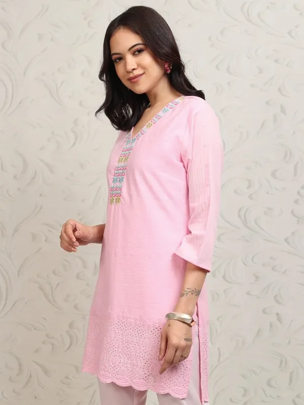Vishudh Women Pink Embroidered Tunic