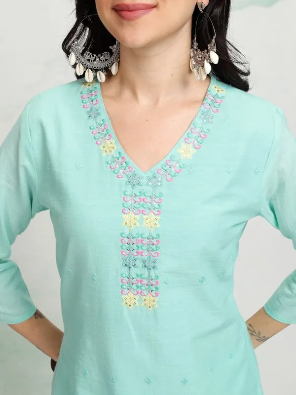 Vishudh Women Blue Embroidered Tunic