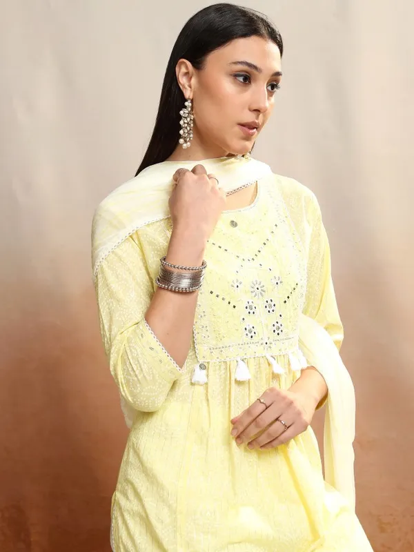 Vishudh Women Green Embroidered Kurta With Trousers And Dupatta