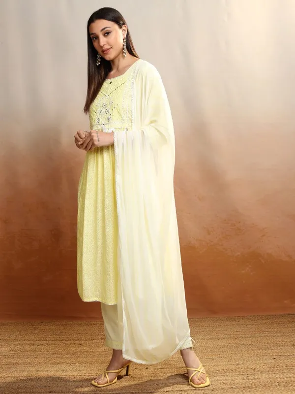 Vishudh Women Green Embroidered Kurta With Trousers And Dupatta