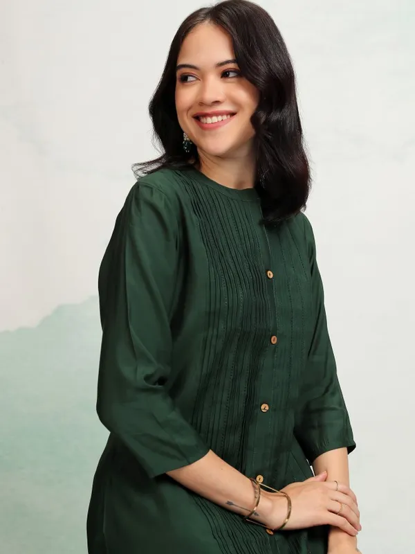 Vishudh Women Green A-Line Embroidered Kurta