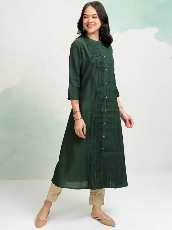 Vishudh Women Green A-Line Embroidered Kurta