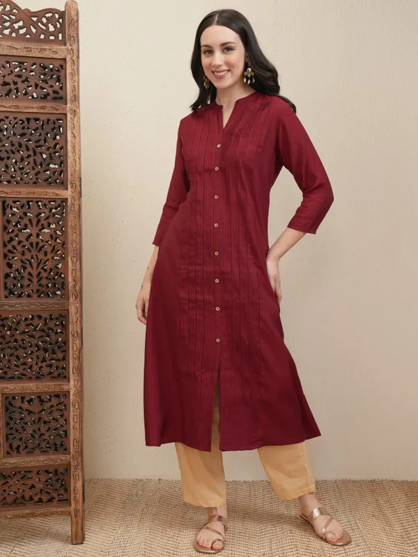 Vishudh Women Maroon Striped Straight Dress
