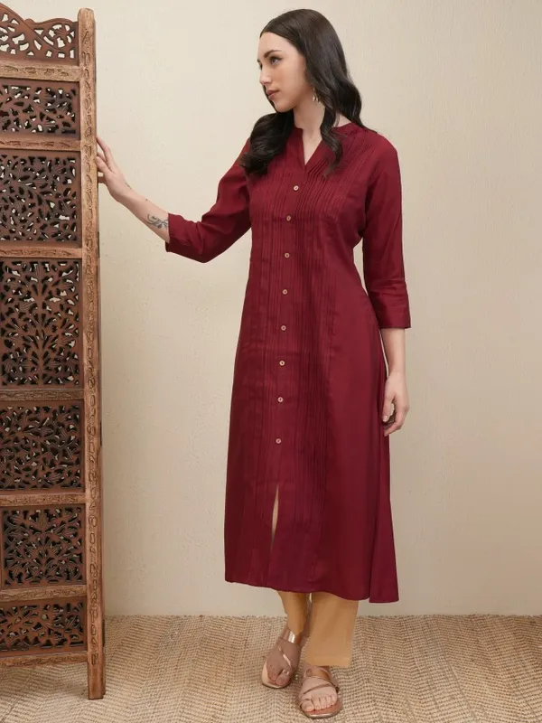 Vishudh Women Maroon Striped Straight Dress