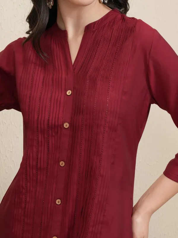 Vishudh Women Maroon Striped Straight Dress