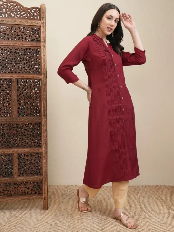 Vishudh Women Maroon Striped Straight Dress