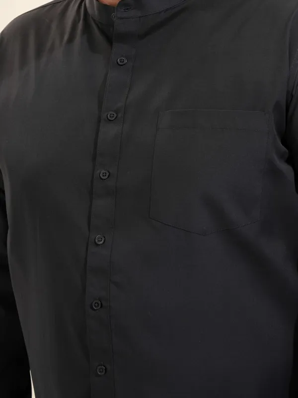 Xtra Ordinary By Highlander Men Black Solid Regular Fit Casual Shirt