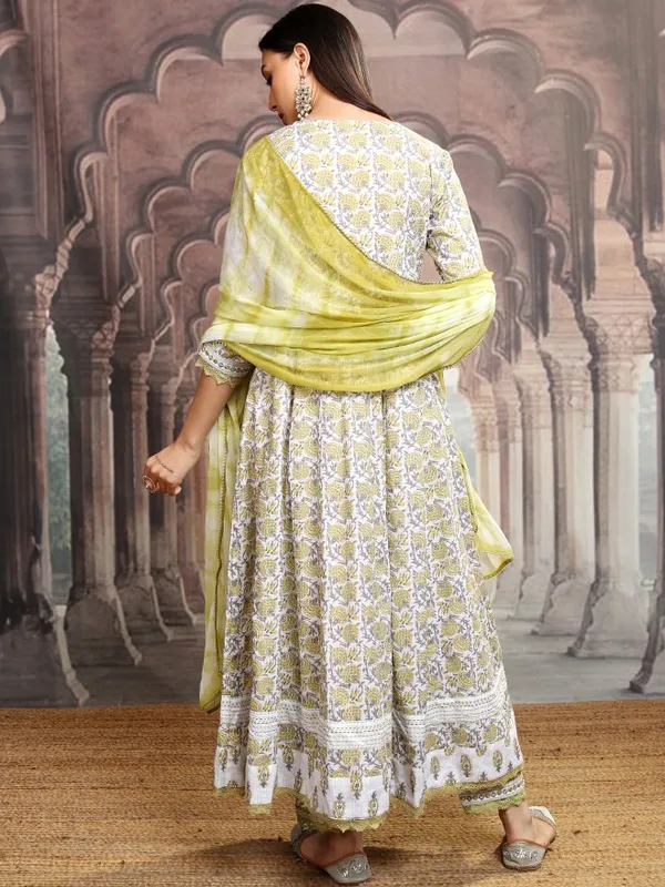 Vishudh Women Green Embroidered Kurta With Trouser And Dupatta