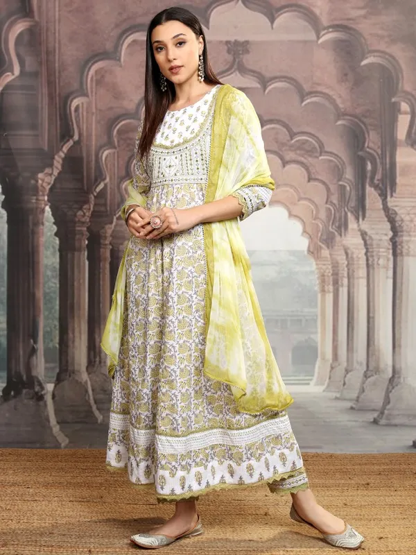 Vishudh Women Green Embroidered Kurta With Trouser And Dupatta