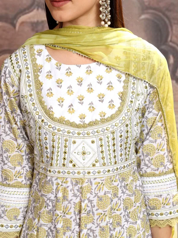 Vishudh Women Green Embroidered Kurta With Trouser And Dupatta