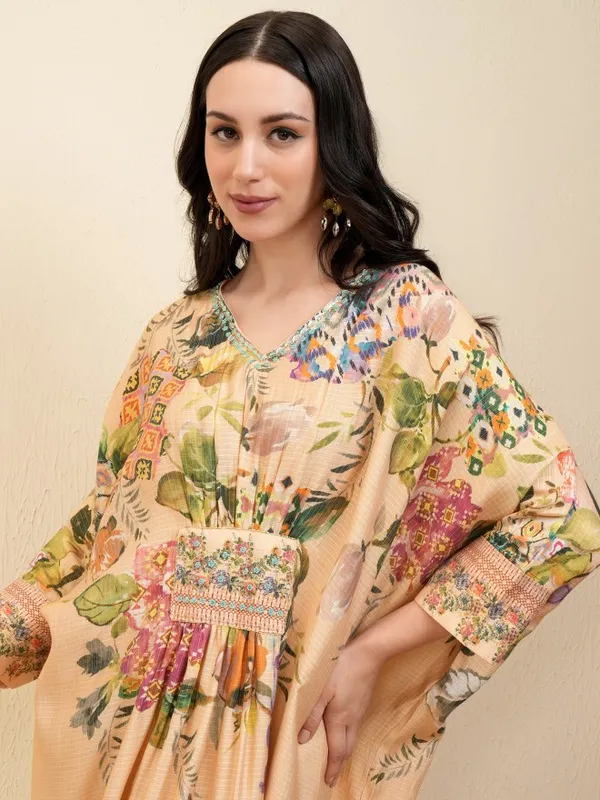 Vishudh Women Cream Printed Kurta With Trouser