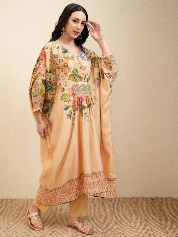 Vishudh Women Cream Printed Kurta With Trouser