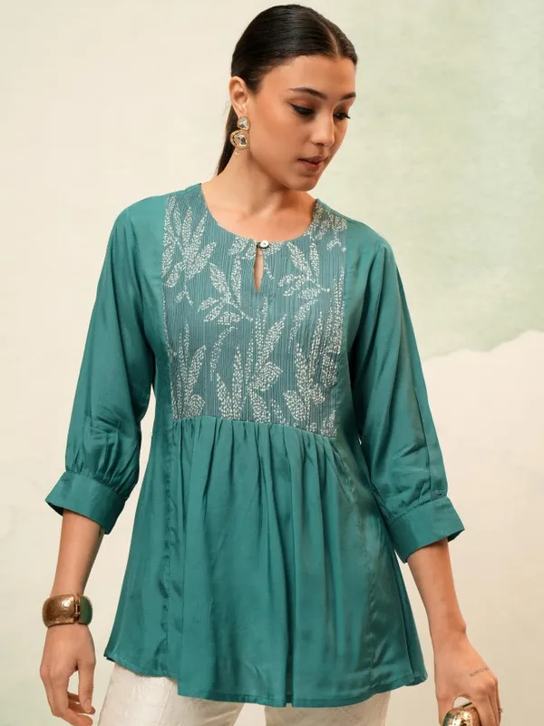 Vishudh Women Green Self Design Top