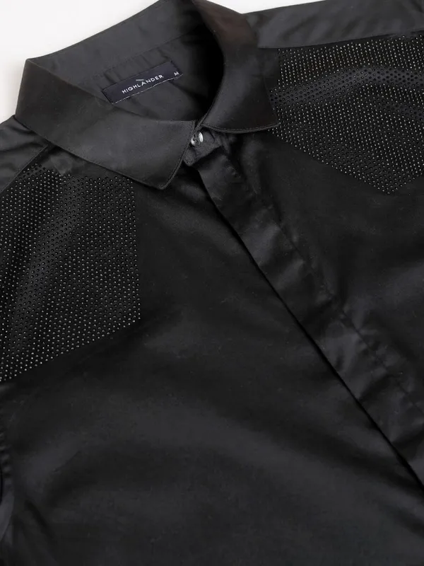 Highlander Men Black Solid Slim Fit Casual Shirt