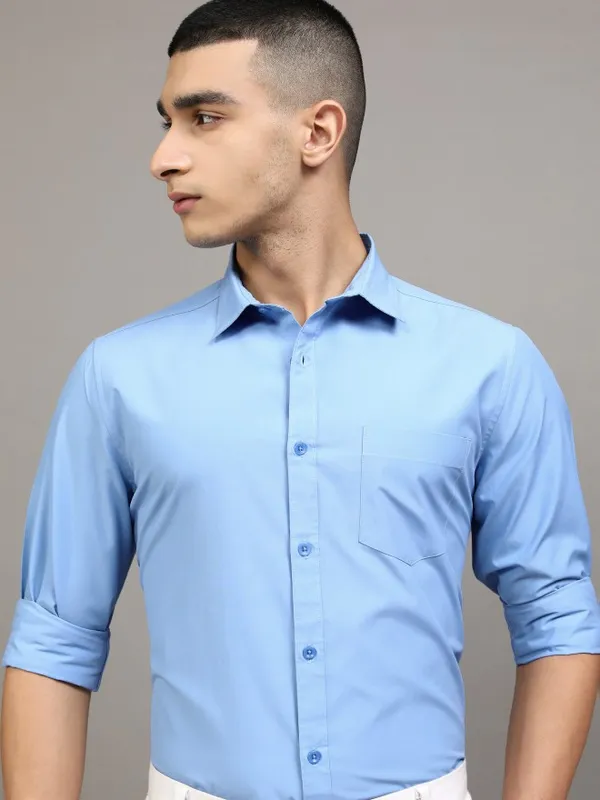 Highlander Men Blue Solid Slim Fit Casual Shirt