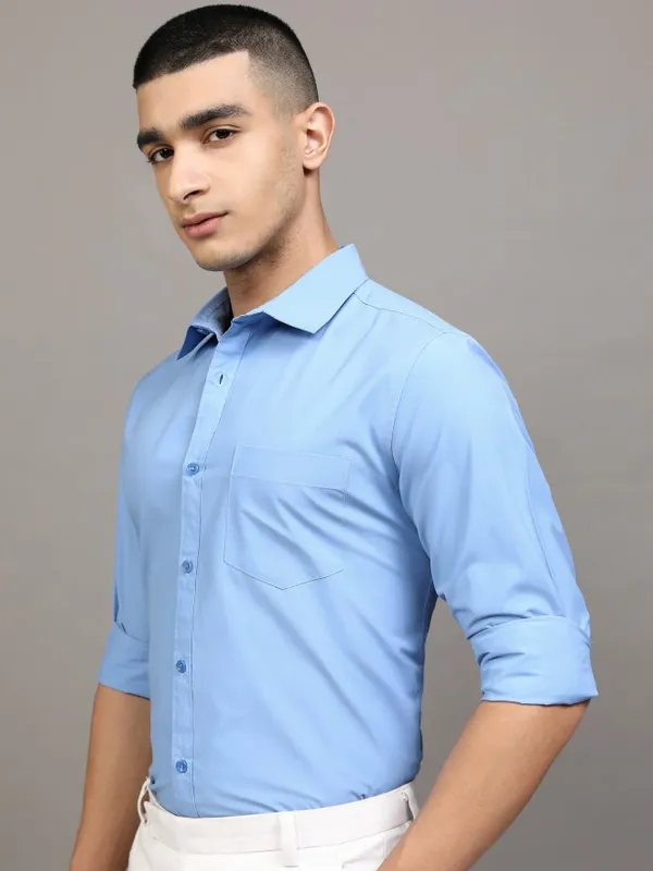 Highlander Men Blue Solid Slim Fit Casual Shirt